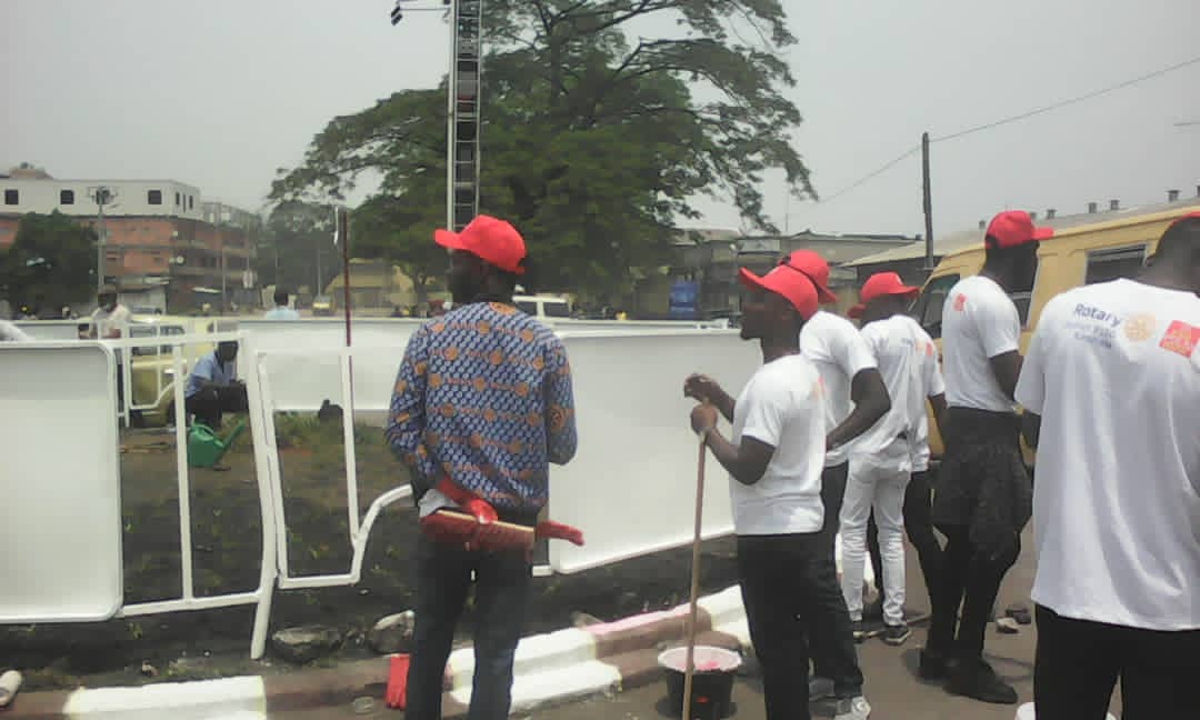 Environnement: Le rond-point phénix au beau marché revêt sa plus belle robe grâce au club Rotaract Kinshasa Malebo