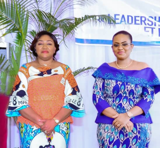 Journée internationale des droits de la femme en RDC :la sénatrice Nathalie Bul’ang’Sung honorée par Denise Nyakeru