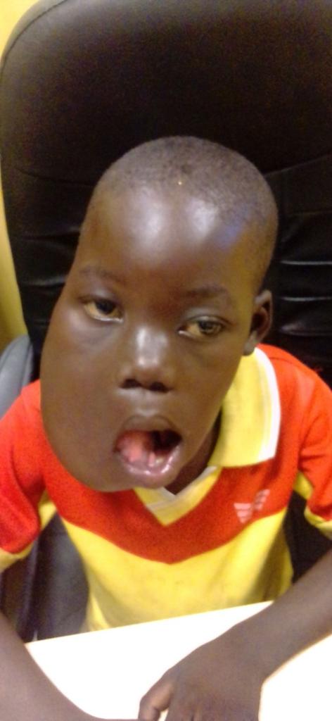 Kinshasa: Abdon Etina à la rescousse d’un enfant de 7 ans souffrant de tumeur