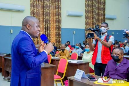 ESU: Mohindo Nzangi annonce la fermeture des institutions non valable en RDC