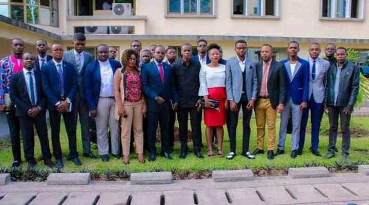Fermeture de la filière de médecine dans les université non viables en RDC : les étudiants victimes rencontrent Yves Bunkulu