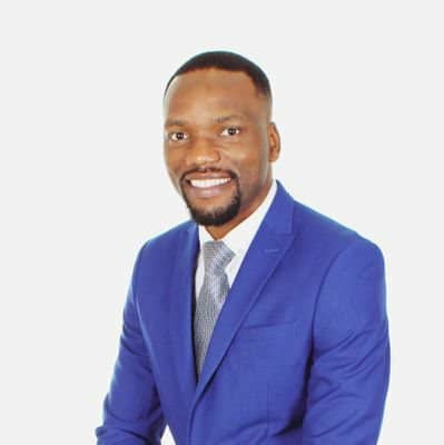 Michael Tshibangu contre l’interdiction de la chanson “Nini tosali te”