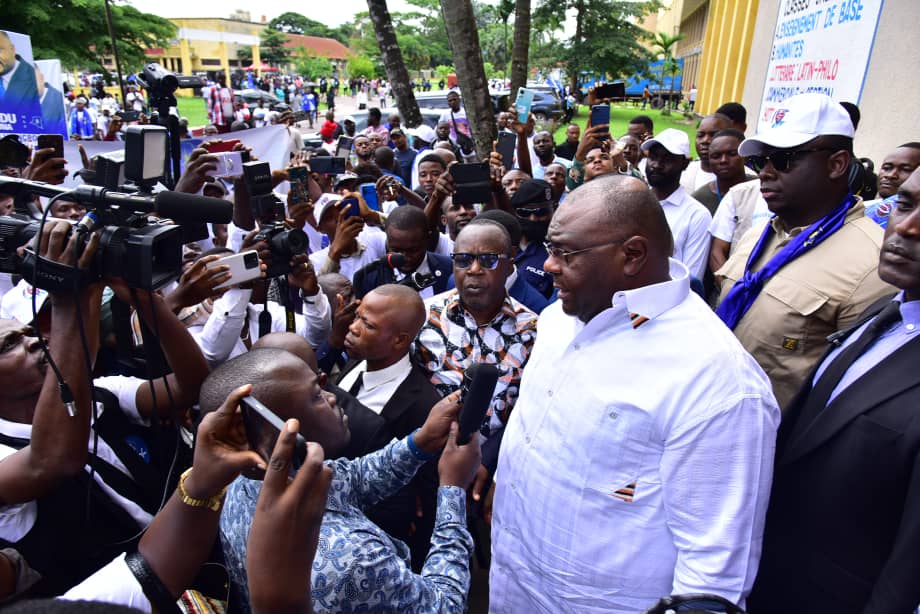 Élections 2023: Jean-Pierre Bemba obtient sa carte d’électeur et invite la population à s’enrôler massivement