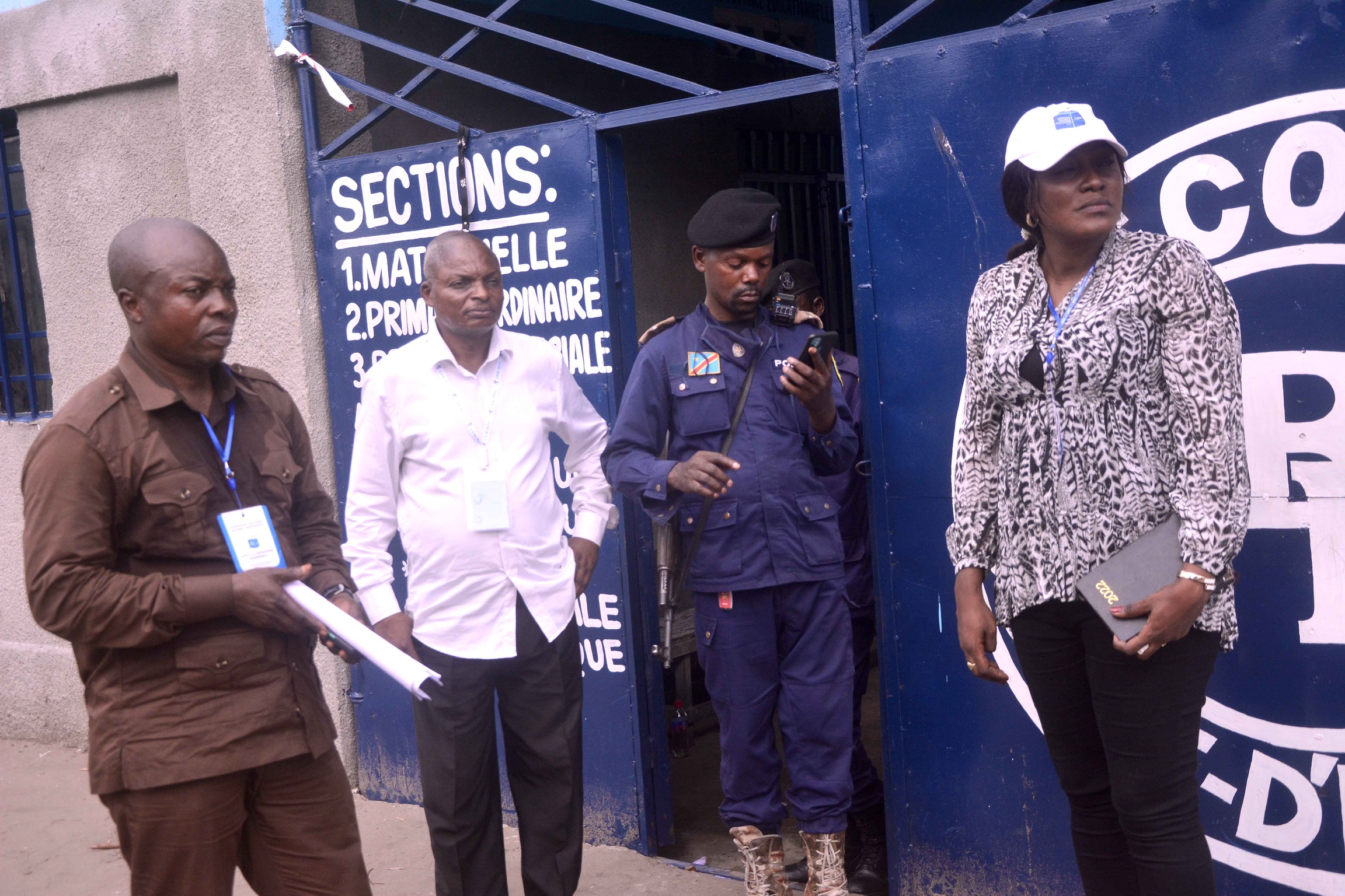 CENI-Supervision d’enrôlement à Kinshasa: le Conseiller André Kiomba sensibilise la population de N’sele sur les innovations contenues dans la nouvelle carte d’électeur