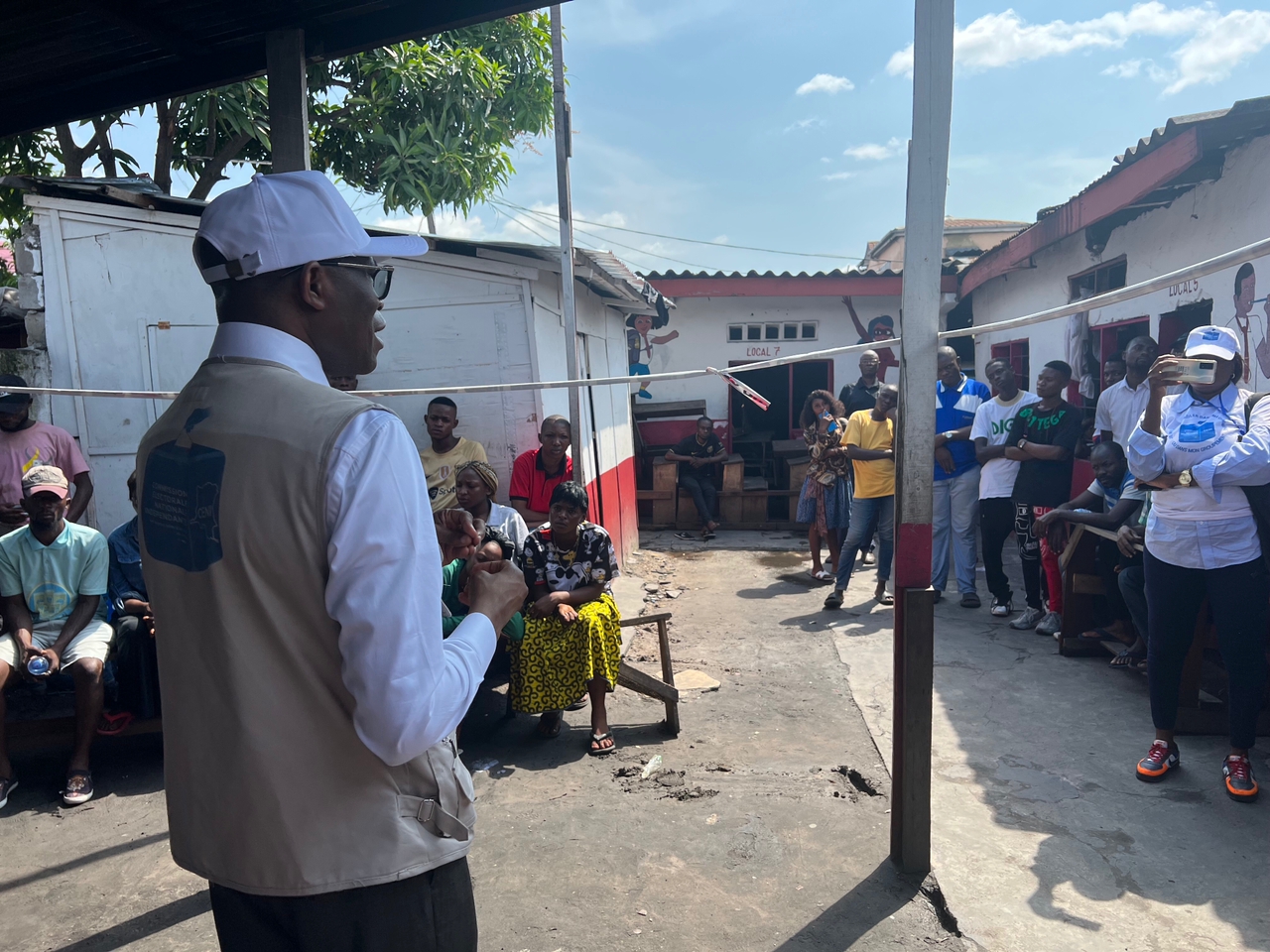 CENI/RFE: Fabien Boko sensibilise la population de Ngaba et Makala sur les dispositions légales qui encadrent l’enrôlement des électeurs