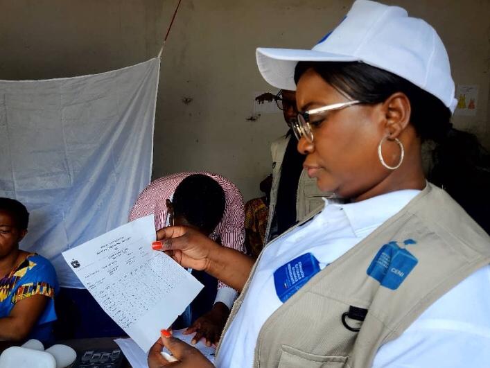 Kinshasa: Patricia Nseya dans les quartiers de Limete pour superviser l’enrôlement des électeurs