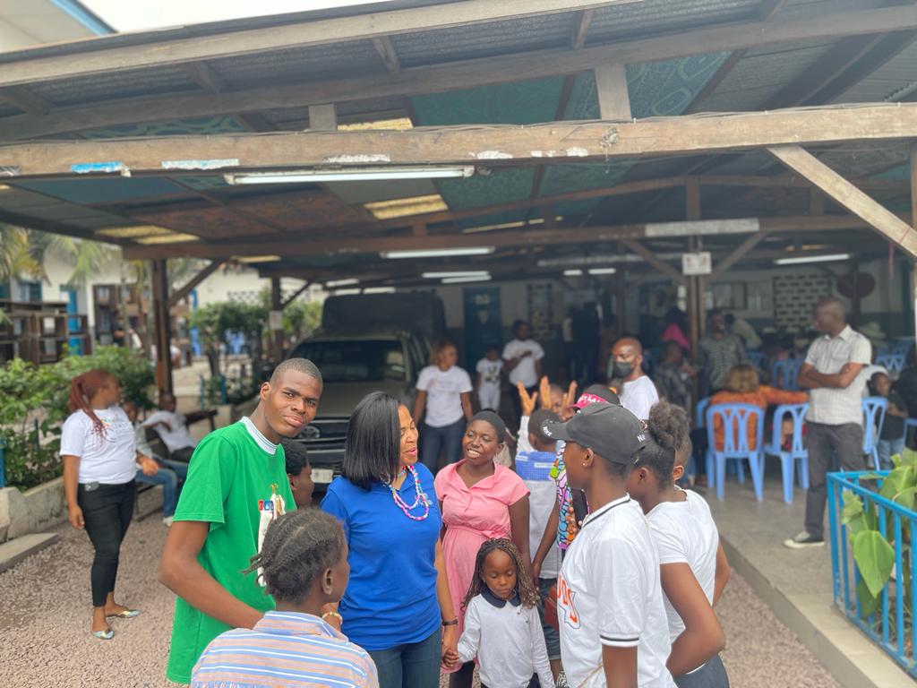 Kinshasa : les enfants autistes ont exposé leurs réalisations à la deuxième journée porte ouverte organisée par Never Limit Children 