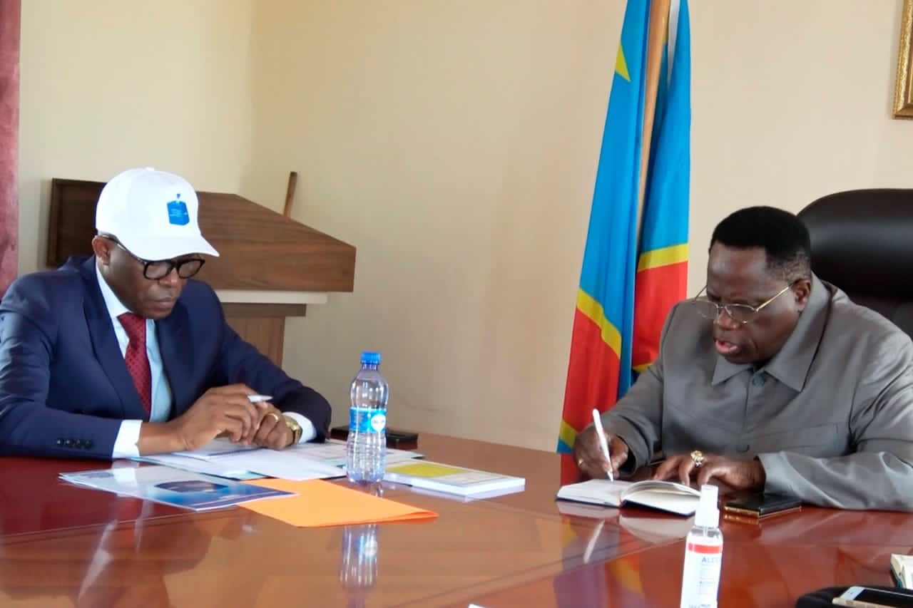 Kwango: poursuivant sa mission à Kenge, Me Fabien Boko a initié avec le Gouverneur de la province, la réunion du Cadre Provincial des Operations pour accélérer l’enrôlement des électeurs 