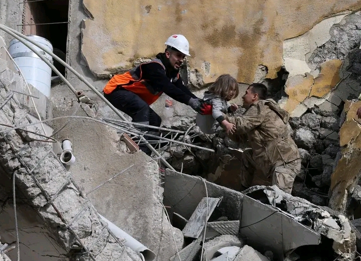 International : le bilan des séismes en Turquie et Syrie dépasse les 5 000 morts