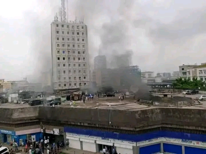 Kinshasa : plusieurs dégâts matériels enregistrés dans un incendie qui s’est déclaré sur l’immeuble botour