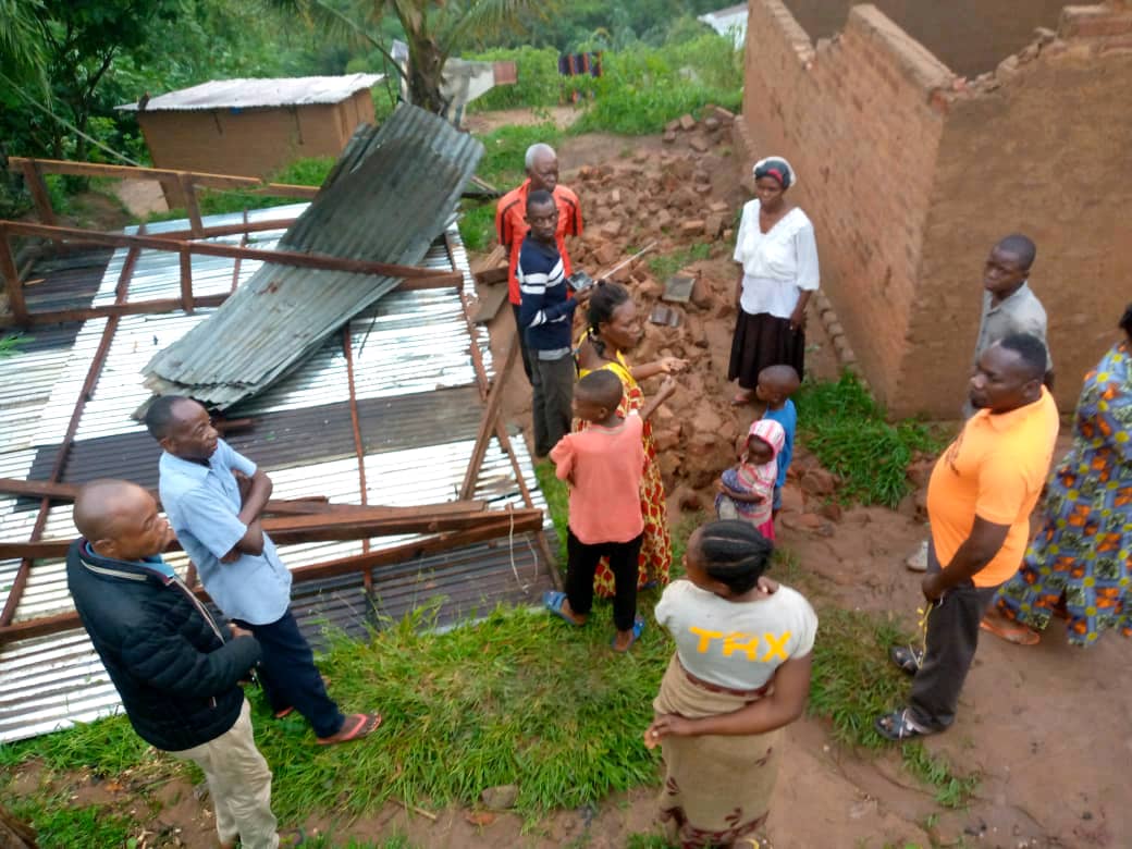 Kananga : Un homme meurt foudroyé et plus de 20 maisons s’écroulent à la suite d’une pluie torrentielle
