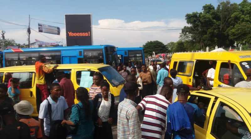 Kinshasa : les nouveaux tarifs des transports imposés toujours inapplicables chez les chauffeurs en commun