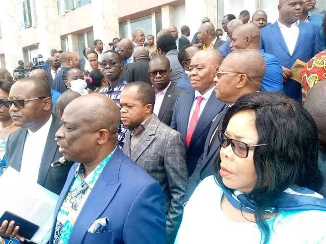 Loi sur la répartition des sièges : les députés FCC claquent la porte de la plénière