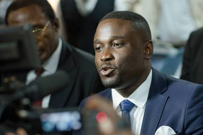 Seth Kikuni sur l’inauguration de l’usine de montage des bus à Kinshasa :« l’usine de montage est un gros montage contre la DGDA »