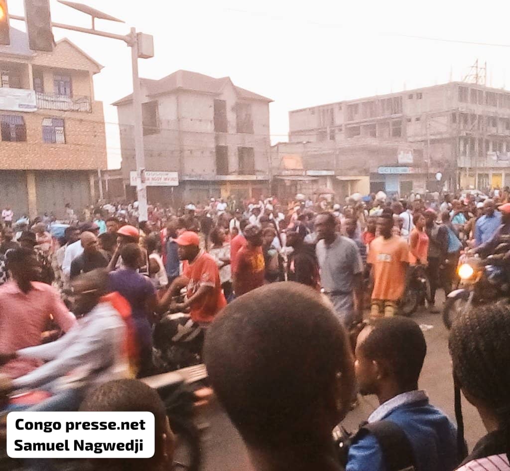 Kinshasa : forte tention entre les conducteurs grévistes et les motocyclistes sur le boulevard Lumumba