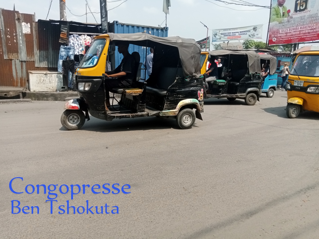 Grève des conducteurs à Kinshasa : les motos à trois roues sauvent la population de Ngaba