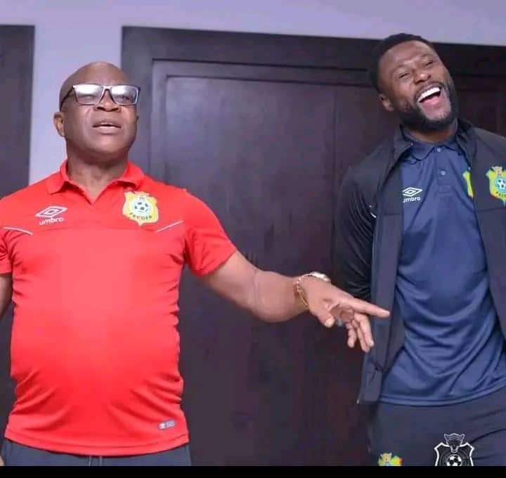 Stage à Douala : Chancel Mbemba honoré par toute l’équipe de la RDC