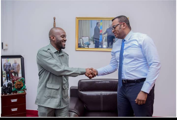 Kwilu: Papy Labila rassuré du paiement des fonctionnaires N.U et N.P du territoire d’Idiofa après sa rencontre avec le VPM de la Fonction publique