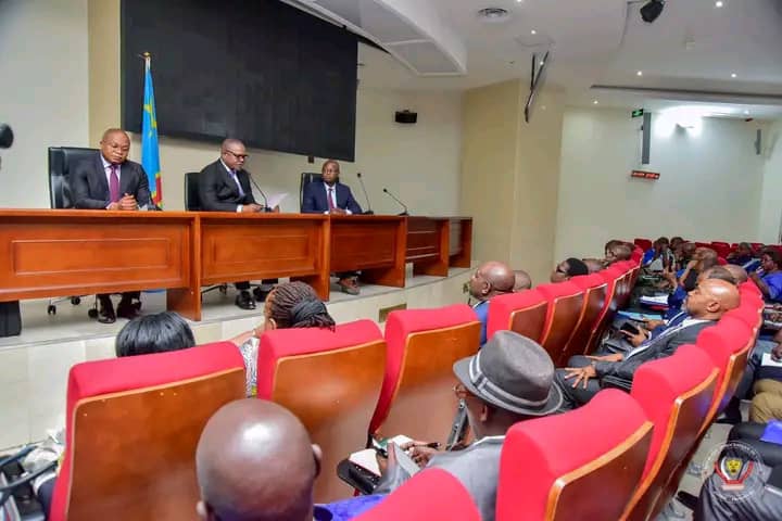 RDC : Clôture des travaux préparatoires de la table ronde sur l’État de siège, Peter Kazadi félicite les participants