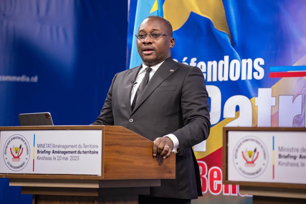 RDC : construction d’un téléphérique à Kinshasa, Guy Loando signe un contrat avec l’entreprise Milvest pour l’exécution des travaux