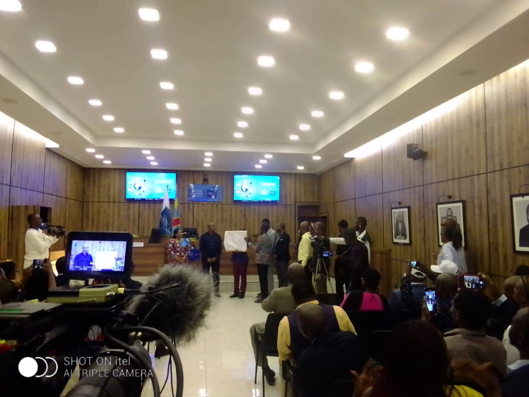 Validation du glossaire électoral en langue des signes congolaise : Denis Kadima redonne du sourire aux personnes malentendantes