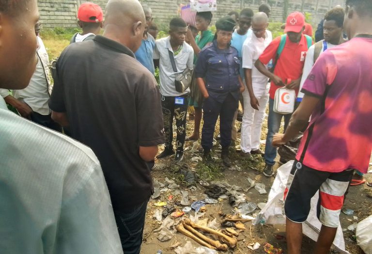 Kinshasa : Un présumé fou découvert avec la tête d’un être humain à Matete