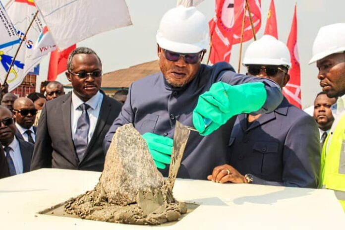 Kasaï Central : Peter Kazadi pose la première pierre pour la construction d’une nouvelle aérogare moderne à Kananga