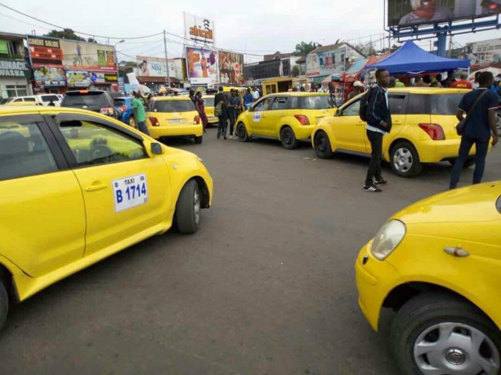 Kidnapping à Kinshasa : affichage des photos des chauffeurs sur les taxis, une mesure envisagée par le gouvernement