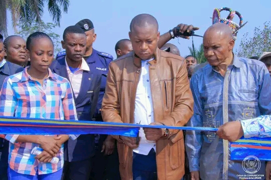 Lomami : poursuivant sa mission de travail à Luilu, le gouverneur Nathan Ilunga inaugure deux ponts reliant le territoire de Luilu à celui de Ngandajika