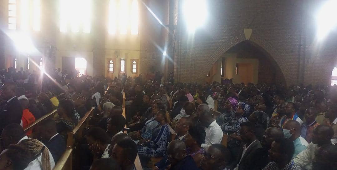 Kinshasa : début de la messe en mémoire de Chérubin Okende