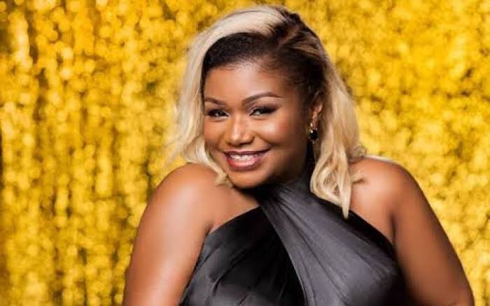 Barbara Kanam : du podium à l’administration, une dévotion mélodieuse pour la promotion de la culture congolaise [portrait]