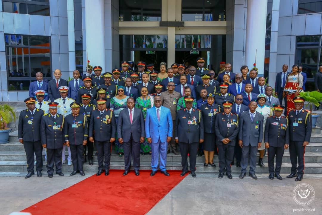 RDC : Félix Tshisekedi délivre des brevets aux lauréats de la 8e session ordinaire et 6e session spéciale du collège des “CHESD”