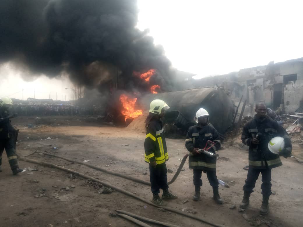 Kinshasa – Incendie à Righini : Peter Kazadi annonce des sanctions contre les agents de la Police de la circulation routière