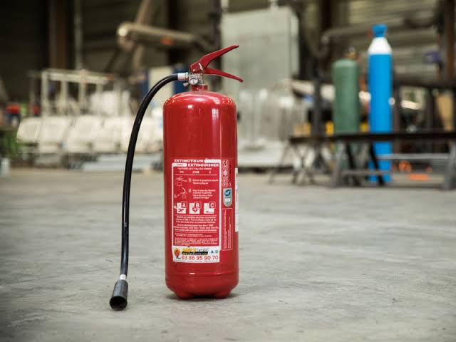 Kinshasa : entre Bitabe et Pascal, une seule maison sur dix détient un extincteur (Enquête)