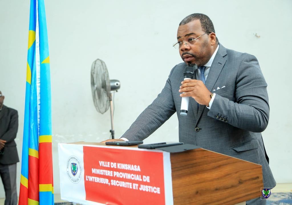 Société : Gratien Tsakala lance la machine de lutte contre les incendies à Kinshasa 