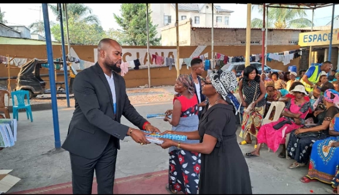 Société : Makuba Eliezer Josué offre des kits scolaires aux enfants de Masina