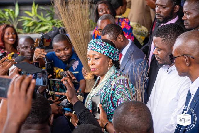 Élections 2023 : Marie-Josée Ifoku tient tête aux hommes pour la prochaine présidentielle
