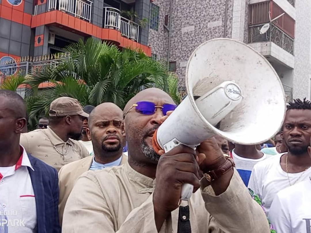 Kinshasa : Jesus Noël Sheke a promis la rehabilitation de l’ecole Isangi et le marché Kalembelembe