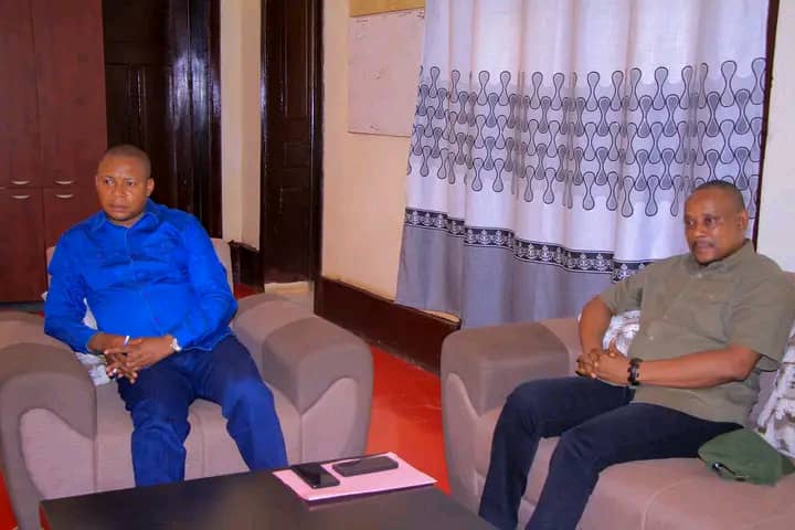 Lomami : Le gouverneur reçoit les nouveaux animateurs de l’EPST Lomami 1 et 2 pour la première fois depuis leur nomination en octobre dernier