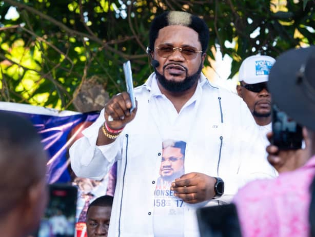 Kinshasa : Thierry Monsenepwo accorde des crédits sans intérêts aux habitants du quartier Joli Park