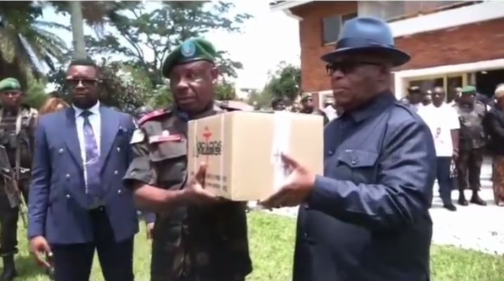 Nord-Kivu : Le gouverneur militaire intérimaire reçoit un important lot de vivres pour les déplacés de guerre