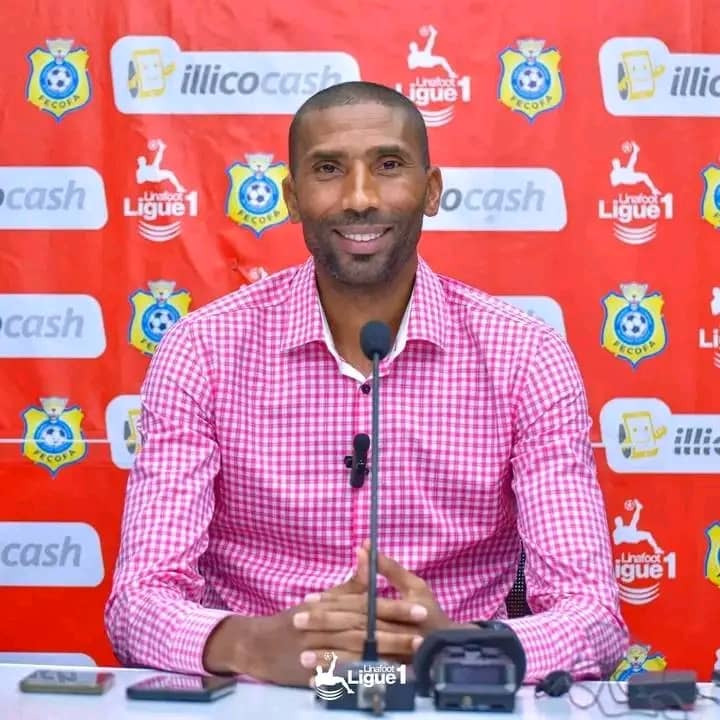 Linafoot ligue 1/Play-offs : « Il nous serait souhaitable de jouer la Coupe du Congo » (Abdeslam Ouaddhou/coach de V Club)