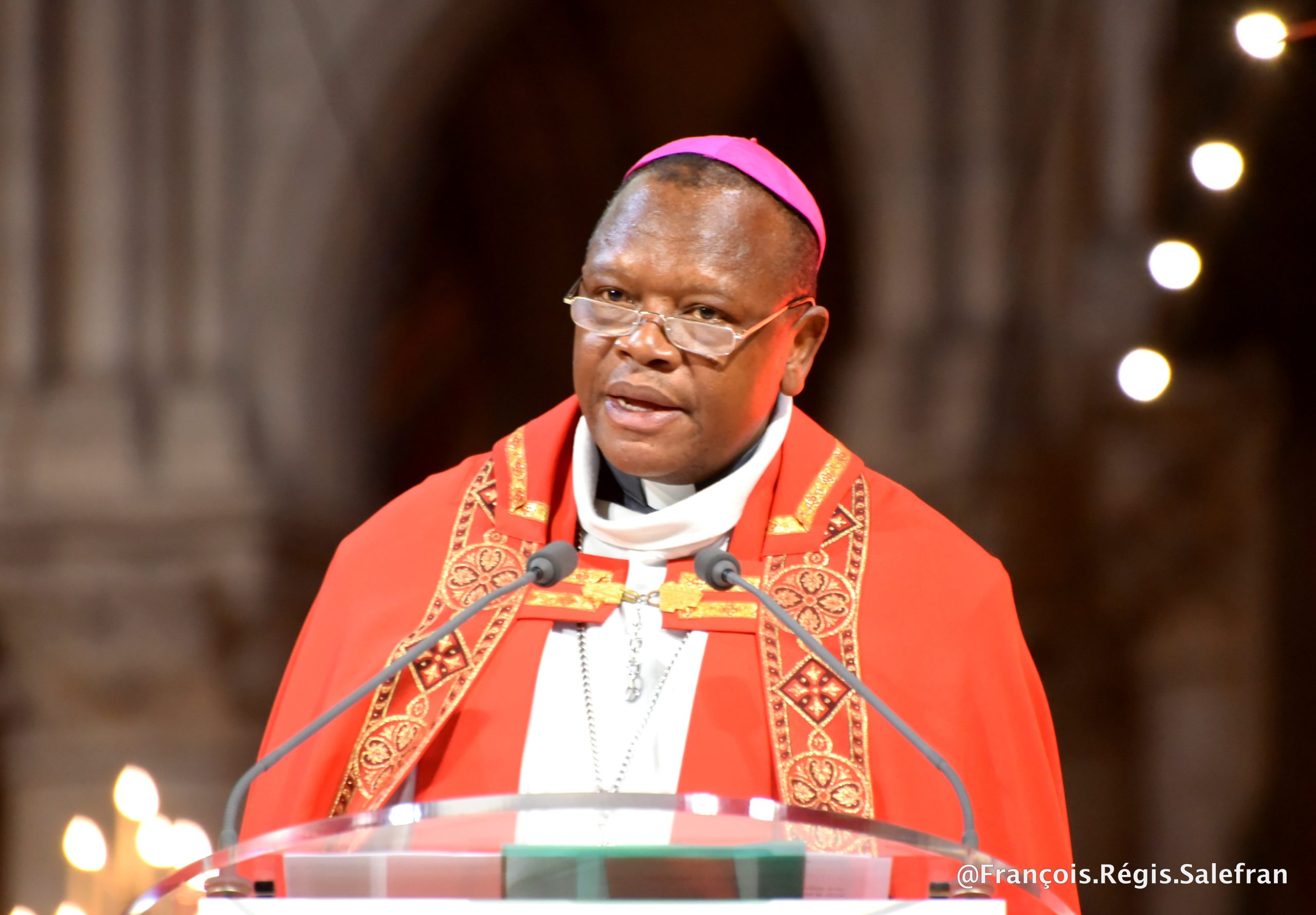 Le cardinal Fridolin Ambongo empêché d’accéder au salon des autorités à l’aéroport de N’djili