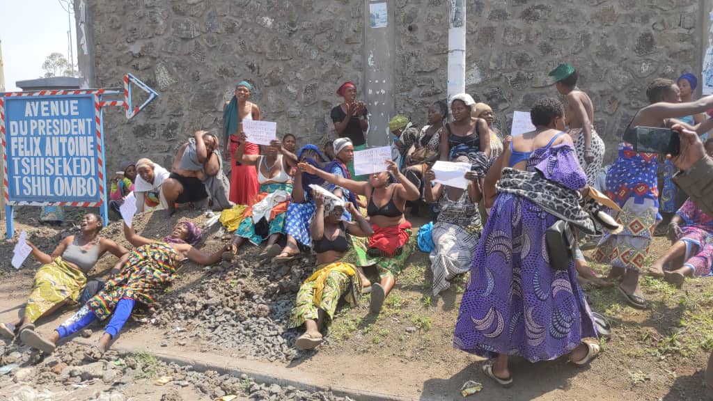 Nord-Kivu : Des femmes se réclamant Walezalendo ont fait un sit-in devant le cabinet du Gouverneur à Goma