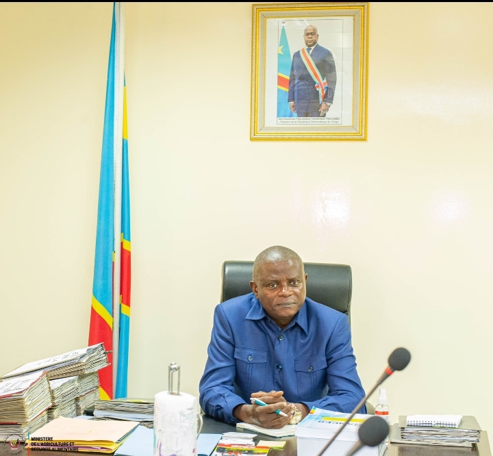 64 ans d’indépendance : Le Ministre Mutshail Mutomb Salue l’Allocution du Président Tshisekedi