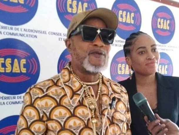 Médias : Le musicien Koffi Olomide présente son mea culpa après ses propos controversés sur la guerre à l’Est de la RDC 