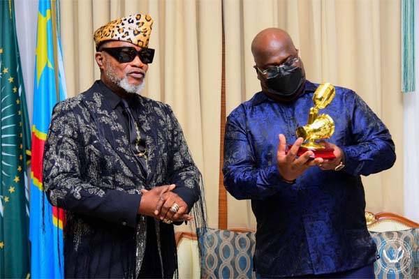 MÉDIAS : Pour avoir nié l’existence de la guerre en RDC, l’artiste Koffi Olomide convoqué au CSAC
