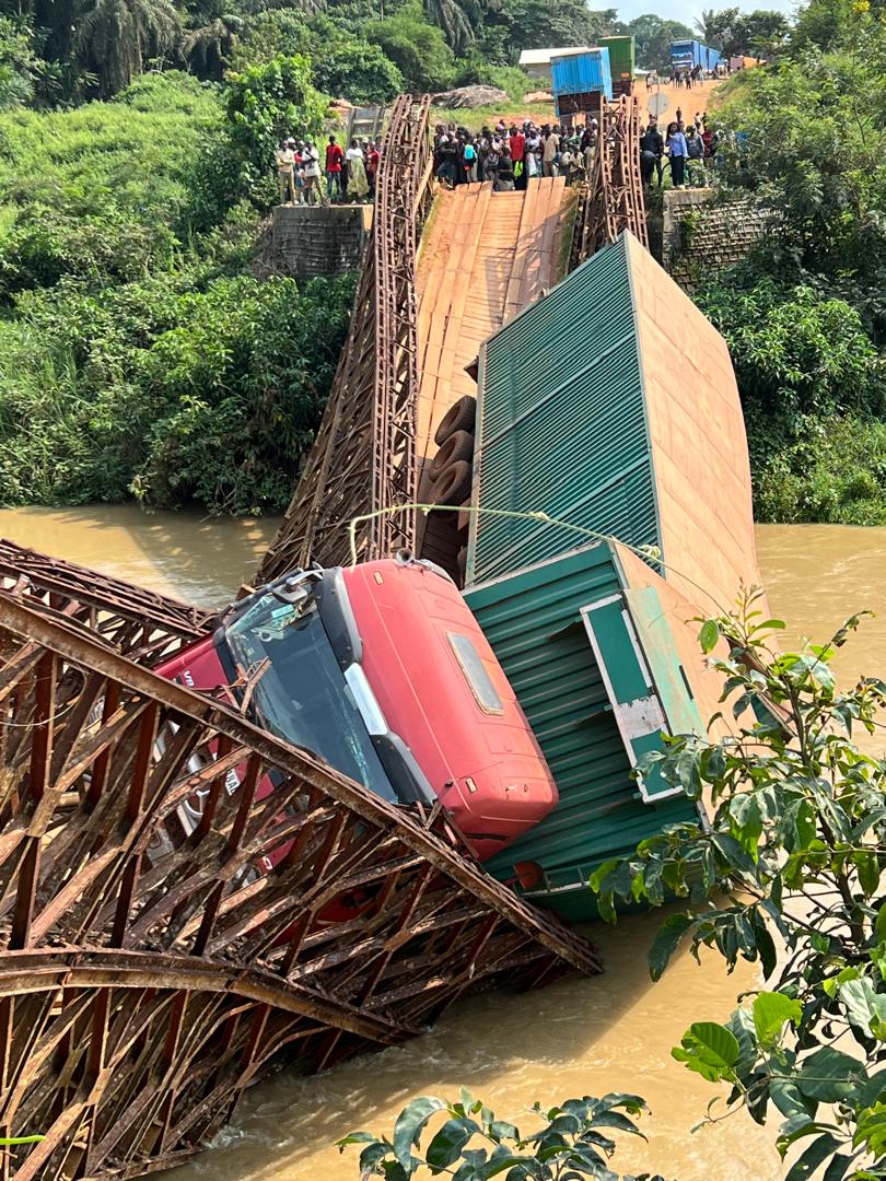 RDC : L’effondrement du pont Embo paralyse le trafic sur la RN4, un coup dur pour l’axe Niania-Mambasa