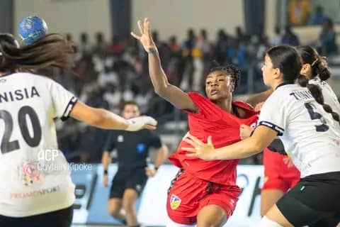 Championnat d’Afrique de Handball séniors dames 2024: Les léopards de la RD Congo se relancent après leur succès devant les aiglesses du Carthage (25:23)