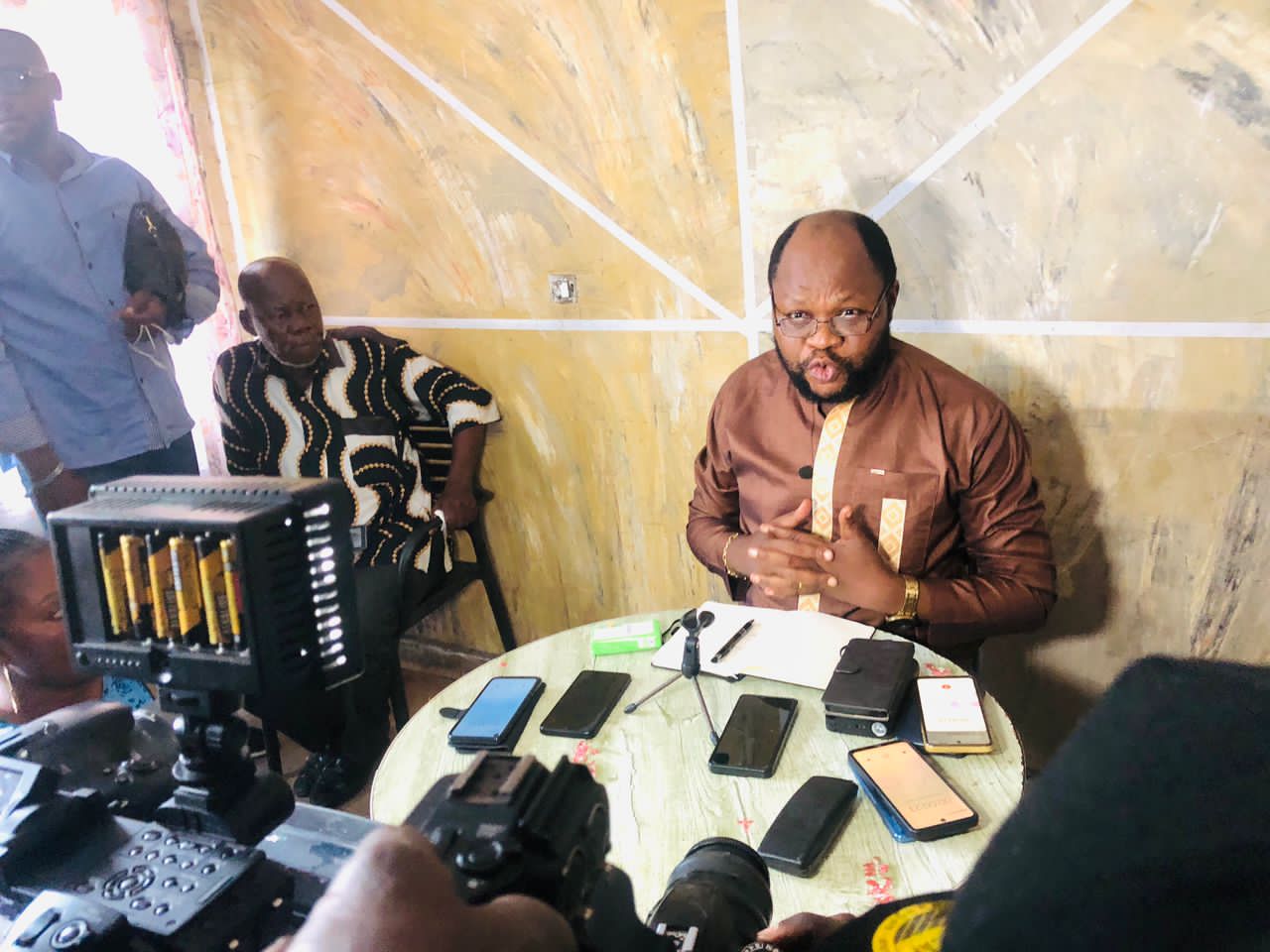 Affaire Interlacs : Sam Bakasende dément les accusations contre Bahati Lukwebo